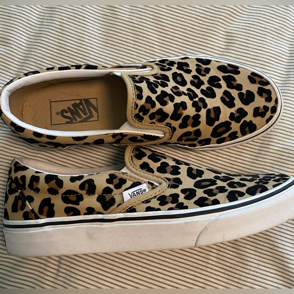 Vans women’s classic slip on sz 8.5.